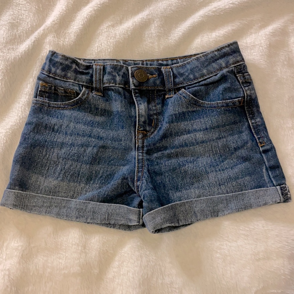 Kids girls blue Cherokee Jean shorts. Size US 4-5